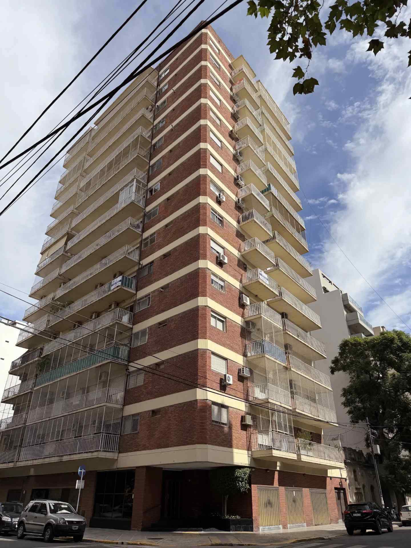 DEPARTAMENTO 4 AMBIENTES CON DEPENDENCIA, COCHERA PRIVADA Y BAULERA EN VILLA DEL PARQUE