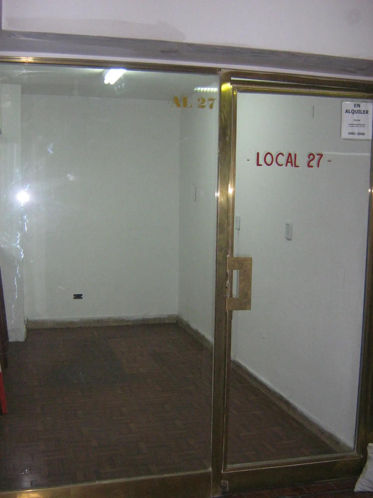 EXCELENTE LOCAL EN GALERÍA KINERET SOBRE AV. RIVADAVIA – Bajas expensas